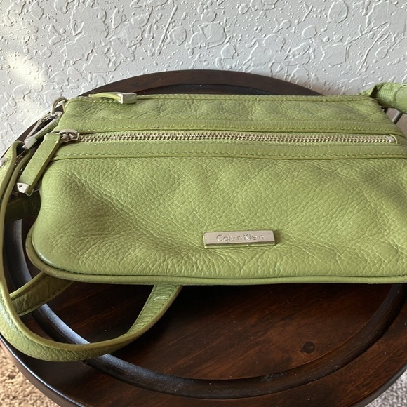 Calvin Klein: Light green 2 pocket crossbody- adjustable strap - Picture 13 of 16